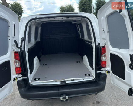 Белый Опель Combo Cargo, объемом двигателя 0 л и пробегом 147 тыс. км за 12500 $, фото 22 на Automoto.ua