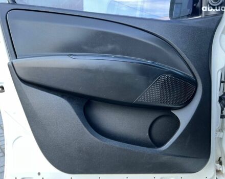 Опель Combo Life 2013 в Львове на Automoto.ua Белый Опель Combo Life, объемом двигателя 1.3 л и пробегом 242 тыс. км за 7990 $, фото 14 на Automoto.ua