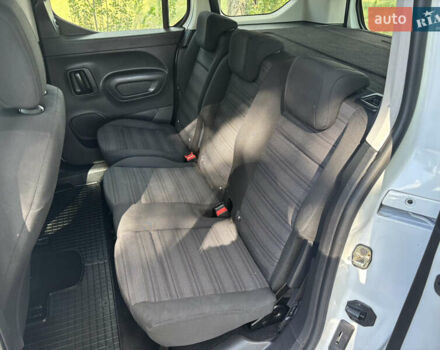 Белый Опель Combo Life, объемом двигателя 1.5 л и пробегом 174 тыс. км за 13900 $, фото 18 на Automoto.ua