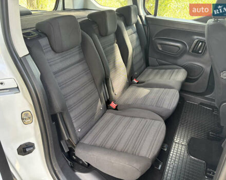 Белый Опель Combo Life, объемом двигателя 1.5 л и пробегом 174 тыс. км за 13900 $, фото 20 на Automoto.ua