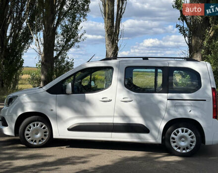 Белый Опель Combo Life, объемом двигателя 1.5 л и пробегом 174 тыс. км за 13900 $, фото 5 на Automoto.ua