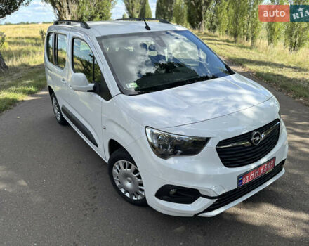 Белый Опель Combo Life, объемом двигателя 1.5 л и пробегом 174 тыс. км за 13900 $, фото 4 на Automoto.ua