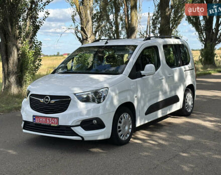 Белый Опель Combo Life, объемом двигателя 1.5 л и пробегом 174 тыс. км за 13900 $, фото 9 на Automoto.ua