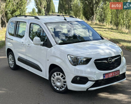 Белый Опель Combo Life, объемом двигателя 1.5 л и пробегом 174 тыс. км за 13900 $, фото 1 на Automoto.ua