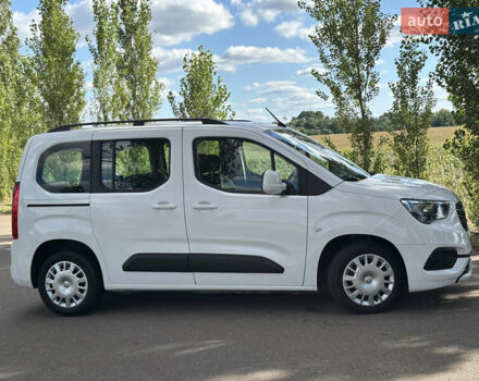 Белый Опель Combo Life, объемом двигателя 1.5 л и пробегом 174 тыс. км за 13900 $, фото 3 на Automoto.ua