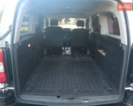 Білий Опель Combo Life, об'ємом двигуна 1.56 л та пробігом 106 тис. км за 18700 $, фото 33 на Automoto.ua