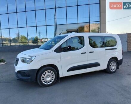 Белый Опель Combo Life, объемом двигателя 1.6 л и пробегом 34 тыс. км за 17500 $, фото 1 на Automoto.ua