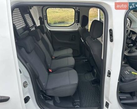 Белый Опель Combo Life, объемом двигателя 1.5 л и пробегом 130 тыс. км за 14999 $, фото 11 на Automoto.ua