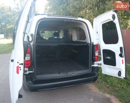 Білий Опель Combo Life, об'ємом двигуна 1.56 л та пробігом 106 тис. км за 18700 $, фото 30 на Automoto.ua