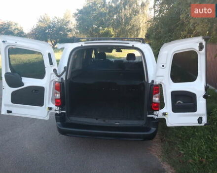 Білий Опель Combo Life, об'ємом двигуна 1.56 л та пробігом 106 тис. км за 18700 $, фото 31 на Automoto.ua