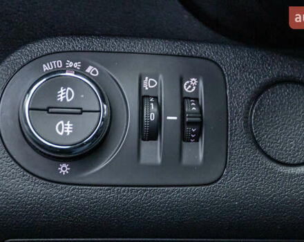 Белый Опель Combo Life, объемом двигателя 1.5 л и пробегом 112 тыс. км за 19020 $, фото 22 на Automoto.ua