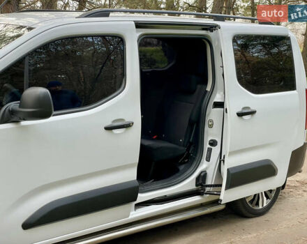 Белый Опель Combo Life, объемом двигателя 1.5 л и пробегом 78 тыс. км за 19500 $, фото 6 на Automoto.ua