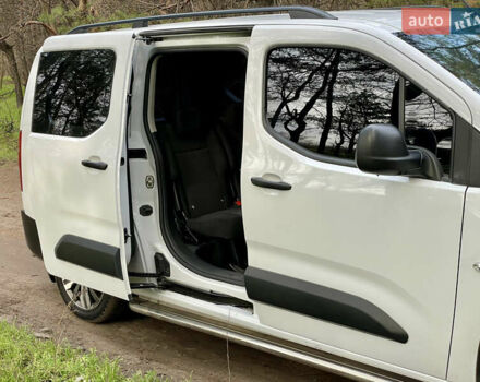 Белый Опель Combo Life, объемом двигателя 1.5 л и пробегом 78 тыс. км за 19500 $, фото 4 на Automoto.ua