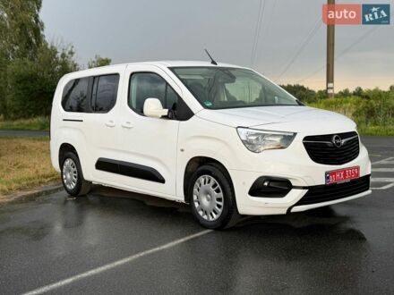 Белый Опель Combo Life, объемом двигателя 1.5 л и пробегом 199 тыс. км за 14999 $, фото 1 на Automoto.ua