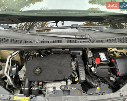 Бежевый Опель Combo Life, объемом двигателя 1.5 л и пробегом 188 тыс. км за 13500 $, фото 31 на Automoto.ua