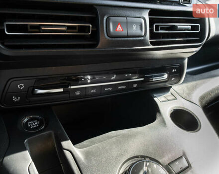 Коричневый Опель Combo Life, объемом двигателя 1.5 л и пробегом 54 тыс. км за 20359 $, фото 14 на Automoto.ua