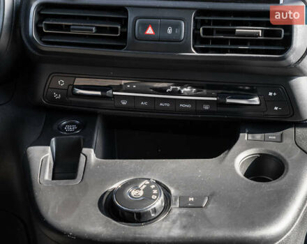 Коричневый Опель Combo Life, объемом двигателя 1.5 л и пробегом 54 тыс. км за 20359 $, фото 12 на Automoto.ua