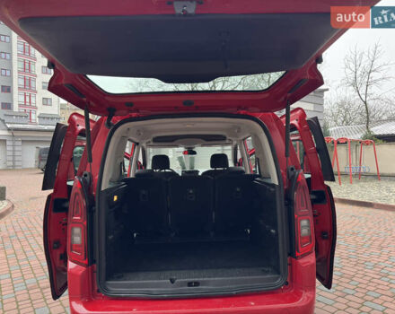 Красный Опель Combo Life, объемом двигателя 1.5 л и пробегом 220 тыс. км за 13650 $, фото 160 на Automoto.ua