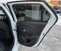 Белый Опель Corsa-e, объемом двигателя 0 л и пробегом 57 тыс. км за 13299 $, фото 18 на Automoto.ua