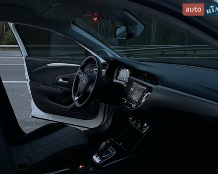 Белый Опель Corsa-e, объемом двигателя 0 л и пробегом 80 тыс. км за 16450 $, фото 22 на Automoto.ua
