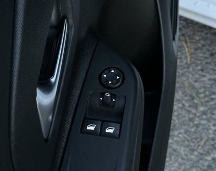 Белый Опель Corsa-e, объемом двигателя 0 л и пробегом 80 тыс. км за 16450 $, фото 31 на Automoto.ua