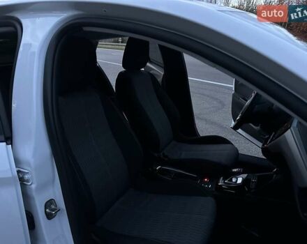 Белый Опель Corsa-e, объемом двигателя 0 л и пробегом 80 тыс. км за 16450 $, фото 23 на Automoto.ua