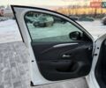 Белый Опель Corsa-e, объемом двигателя 0 л и пробегом 57 тыс. км за 13299 $, фото 11 на Automoto.ua