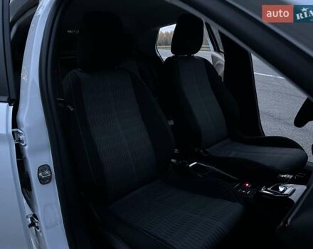 Белый Опель Corsa-e, объемом двигателя 0 л и пробегом 80 тыс. км за 16450 $, фото 24 на Automoto.ua