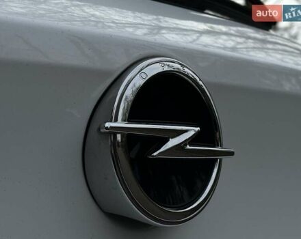 Белый Опель Corsa-e, объемом двигателя 0 л и пробегом 28 тыс. км за 15615 $, фото 25 на Automoto.ua