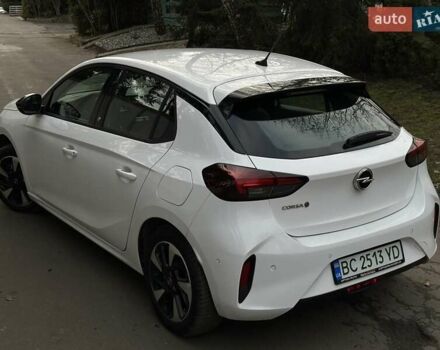 Белый Опель Corsa-e, объемом двигателя 0 л и пробегом 28 тыс. км за 15615 $, фото 18 на Automoto.ua