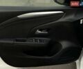 Белый Опель Corsa-e, объемом двигателя 0 л и пробегом 28 тыс. км за 15615 $, фото 32 на Automoto.ua