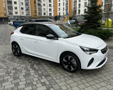 Белый Опель Corsa-e, объемом двигателя 0 л и пробегом 53 тыс. км за 16200 $, фото 4 на Automoto.ua
