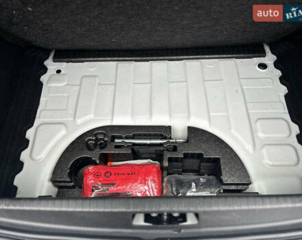 Белый Опель Corsa-e, объемом двигателя 0 л и пробегом 175 тыс. км за 12300 $, фото 42 на Automoto.ua