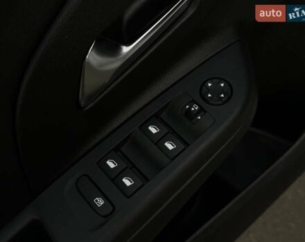 Белый Опель Corsa-e, объемом двигателя 0 л и пробегом 28 тыс. км за 15615 $, фото 33 на Automoto.ua