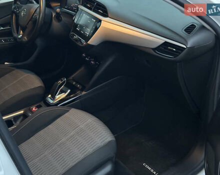Белый Опель Corsa-e, объемом двигателя 0 л и пробегом 51 тыс. км за 12777 $, фото 17 на Automoto.ua