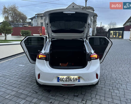 Белый Опель Corsa-e, объемом двигателя 0 л и пробегом 51 тыс. км за 12777 $, фото 13 на Automoto.ua