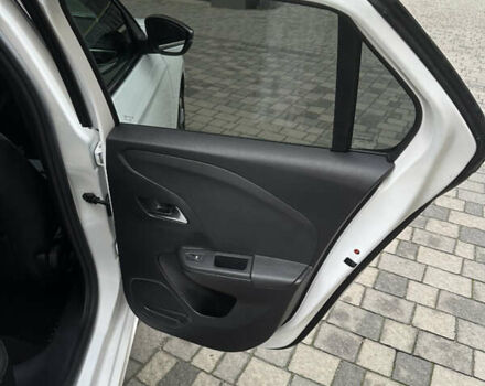 Белый Опель Corsa-e, объемом двигателя 0 л и пробегом 53 тыс. км за 16200 $, фото 24 на Automoto.ua