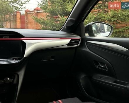 Белый Опель Corsa-e, объемом двигателя 0 л и пробегом 28 тыс. км за 15615 $, фото 60 на Automoto.ua