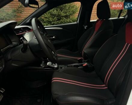 Белый Опель Corsa-e, объемом двигателя 0 л и пробегом 28 тыс. км за 15615 $, фото 35 на Automoto.ua