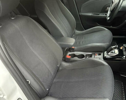 Белый Опель Corsa-e, объемом двигателя 0 л и пробегом 53 тыс. км за 16200 $, фото 22 на Automoto.ua