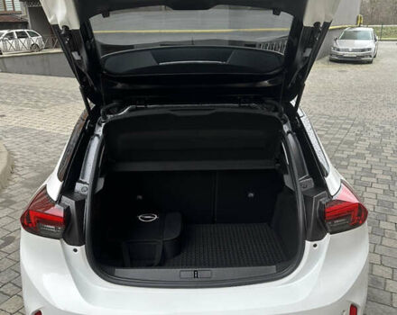 Белый Опель Corsa-e, объемом двигателя 0 л и пробегом 53 тыс. км за 16200 $, фото 28 на Automoto.ua