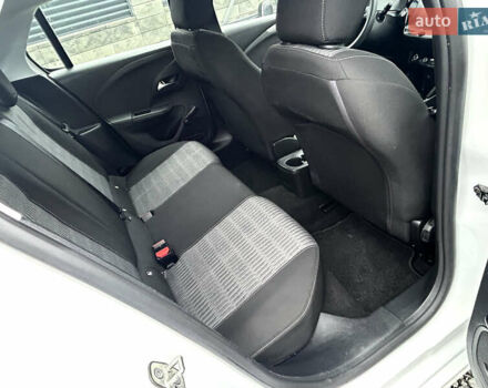 Белый Опель Corsa-e, объемом двигателя 0 л и пробегом 175 тыс. км за 12300 $, фото 35 на Automoto.ua