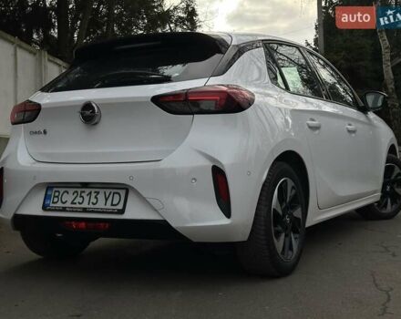 Белый Опель Corsa-e, объемом двигателя 0 л и пробегом 28 тыс. км за 15615 $, фото 22 на Automoto.ua