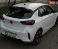 Белый Опель Corsa-e, объемом двигателя 0 л и пробегом 28 тыс. км за 15615 $, фото 21 на Automoto.ua