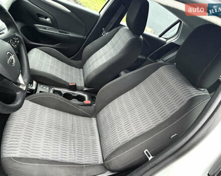 Белый Опель Corsa-e, объемом двигателя 0 л и пробегом 175 тыс. км за 12300 $, фото 34 на Automoto.ua