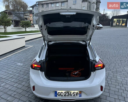 Белый Опель Corsa-e, объемом двигателя 0 л и пробегом 51 тыс. км за 12777 $, фото 15 на Automoto.ua