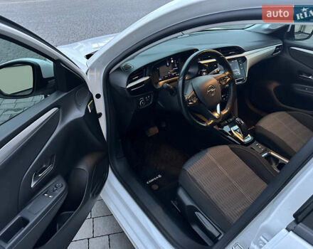 Белый Опель Corsa-e, объемом двигателя 0 л и пробегом 51 тыс. км за 12777 $, фото 18 на Automoto.ua