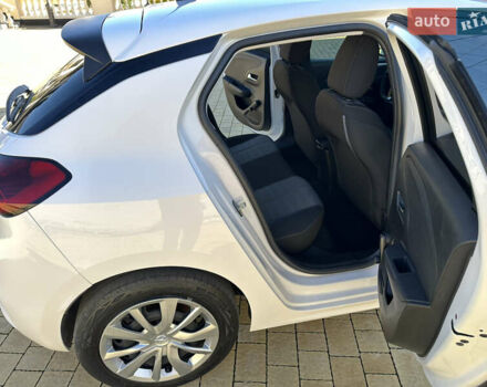 Белый Опель Corsa-e, объемом двигателя 0 л и пробегом 50 тыс. км за 12999 $, фото 29 на Automoto.ua