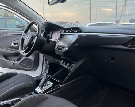 Белый Опель Corsa-e, объемом двигателя 0 л и пробегом 37 тыс. км за 14200 $, фото 19 на Automoto.ua
