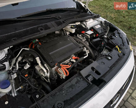 Білий Опель Corsa-e, об'ємом двигуна 0 л та пробігом 24 тис. км за 13500 $, фото 23 на Automoto.ua